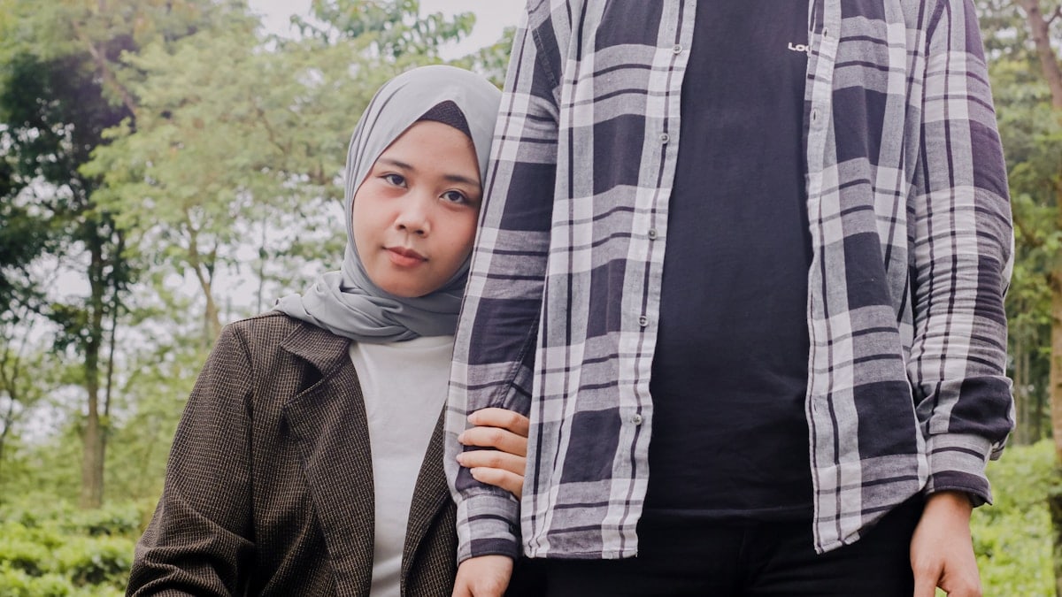 couple men potrait tea indonesia woman green malang east java